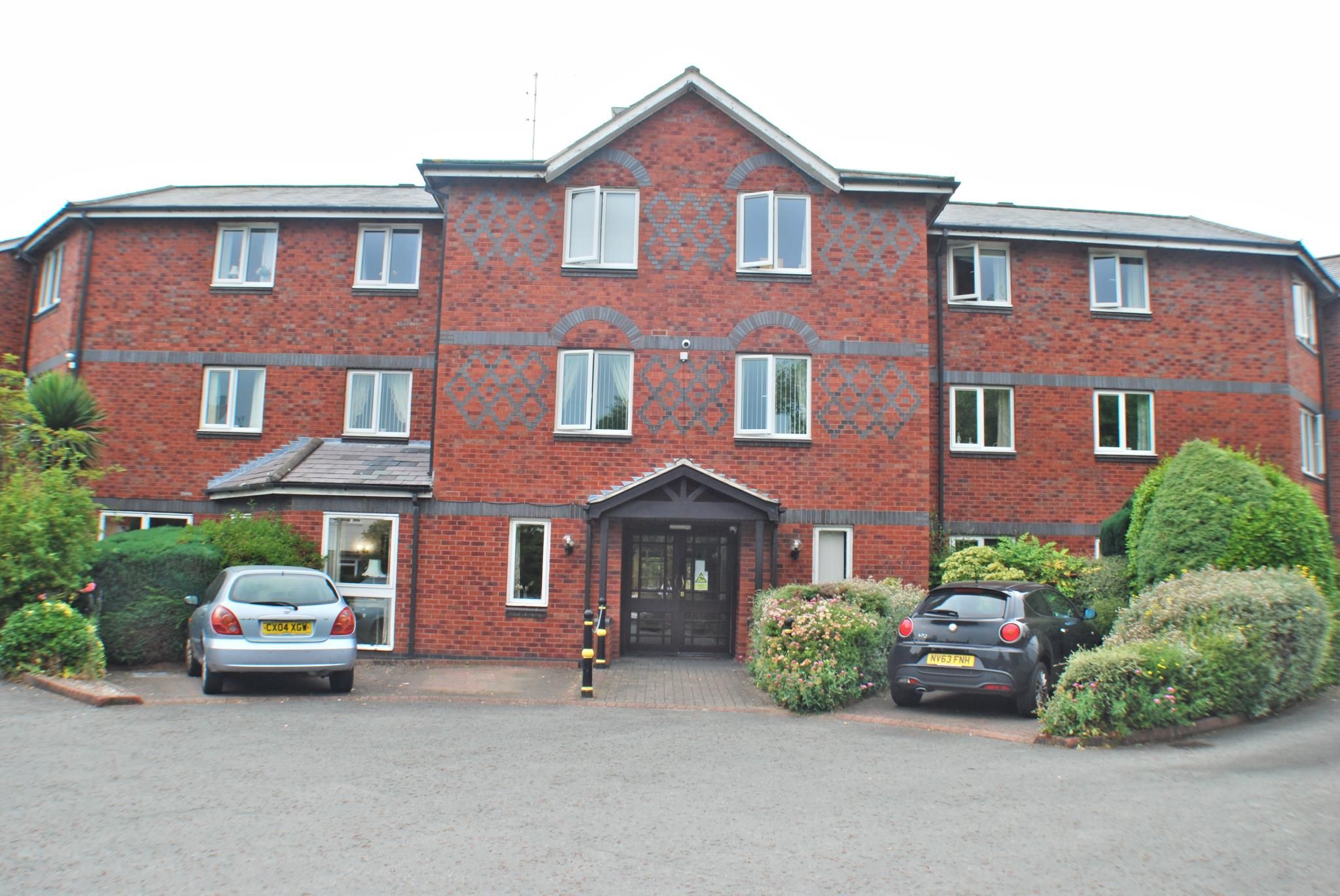 2 bed property for sale in Hamilton Court, Hinderton Road, Neston