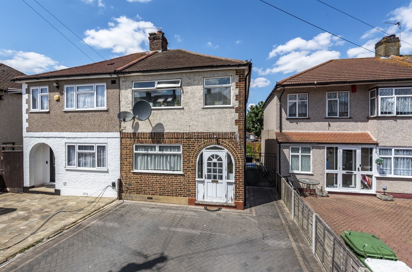 3 bed semidetached house for sale in Lochmere Close, Erith DA8 Zoopla