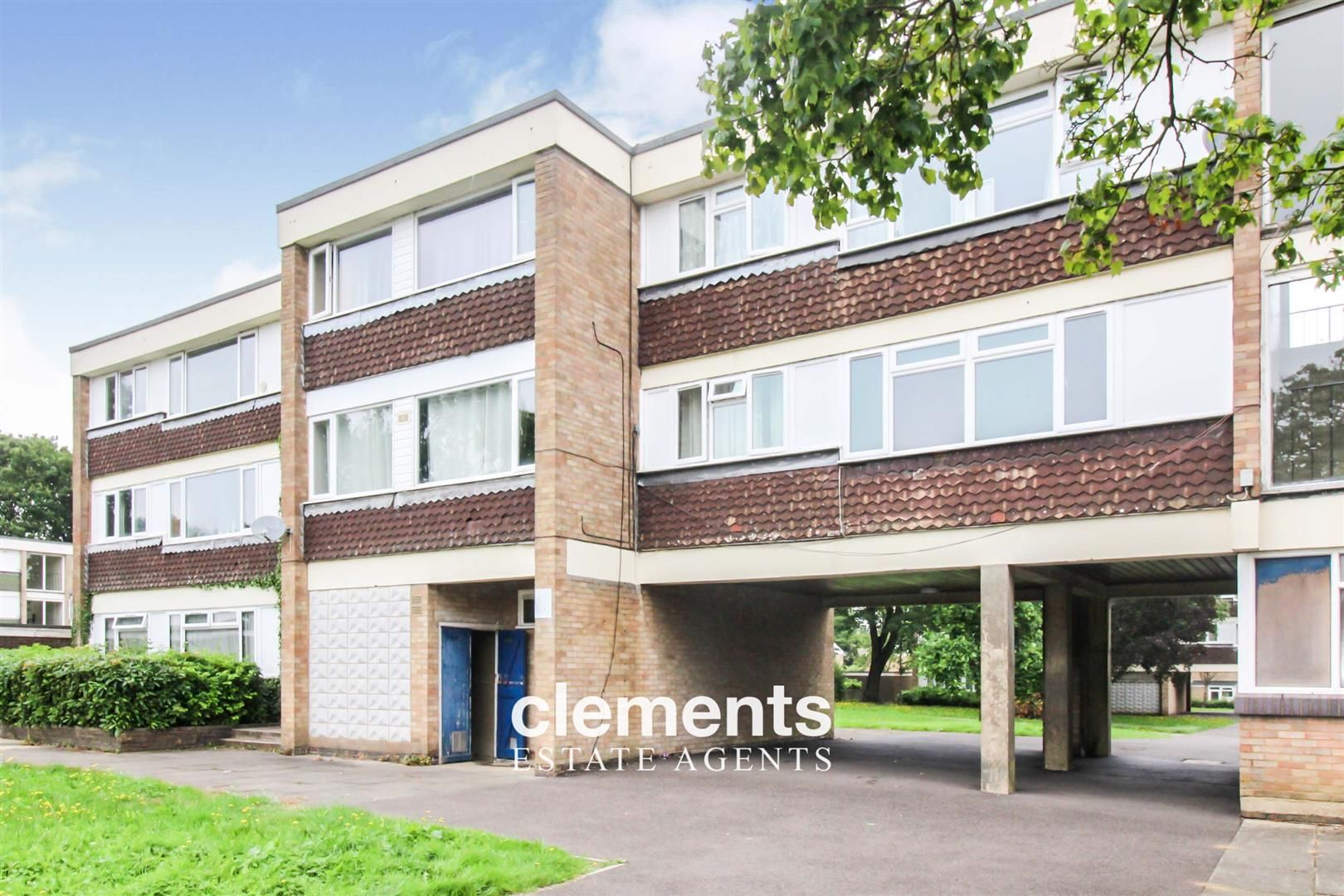 Livingstone Walk, Grove Hill, Hemel Hempstead HP2  