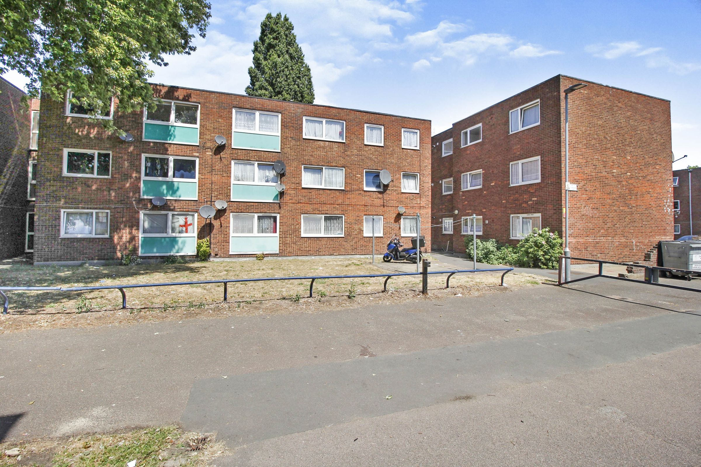 3 bed flat for sale in Cowbridge Lane, Barking IG11 Zoopla