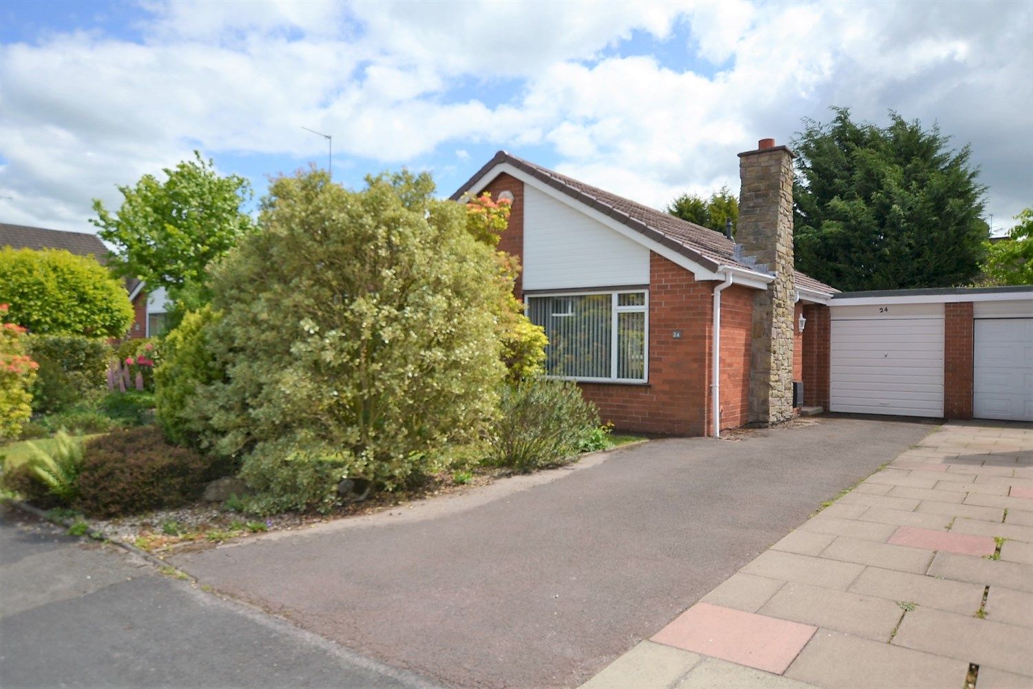 2 bed detached bungalow for sale in Riverside Crescent, Holmes Chapel