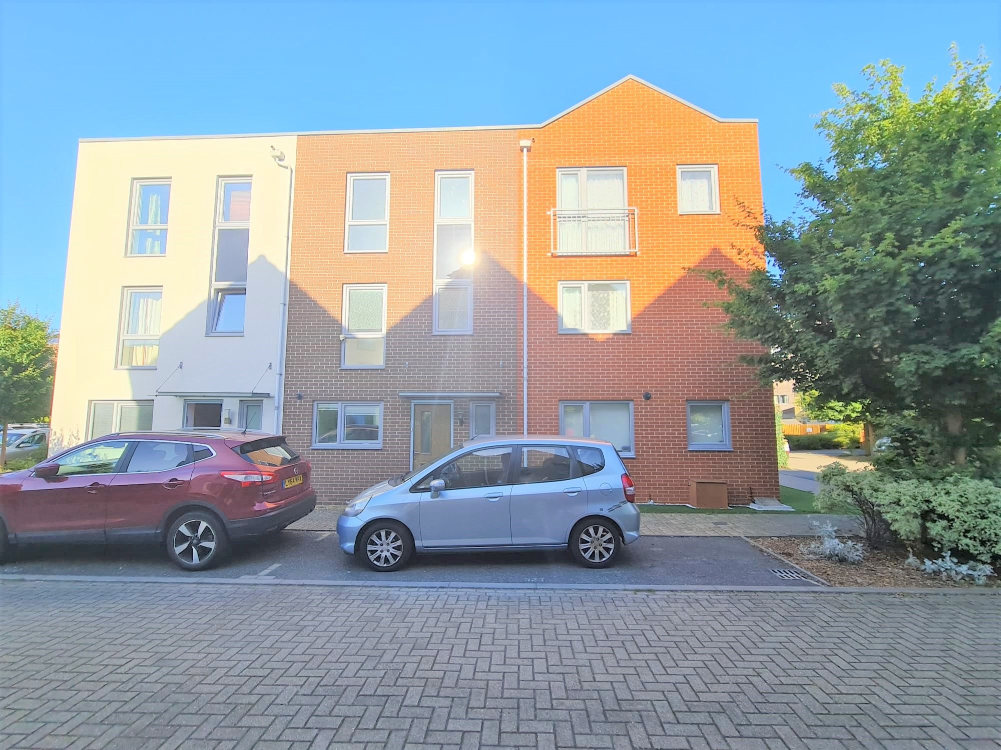 5 bed linkdetached house to rent in Vimy Drive, Dartford, Kent DA1