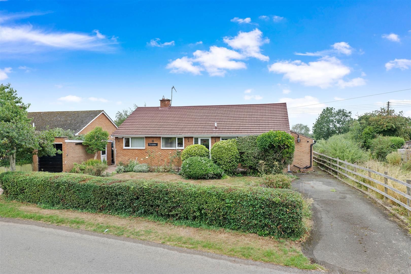 3 bed detached bungalow for sale in Main Street, Bishampton, Pershore