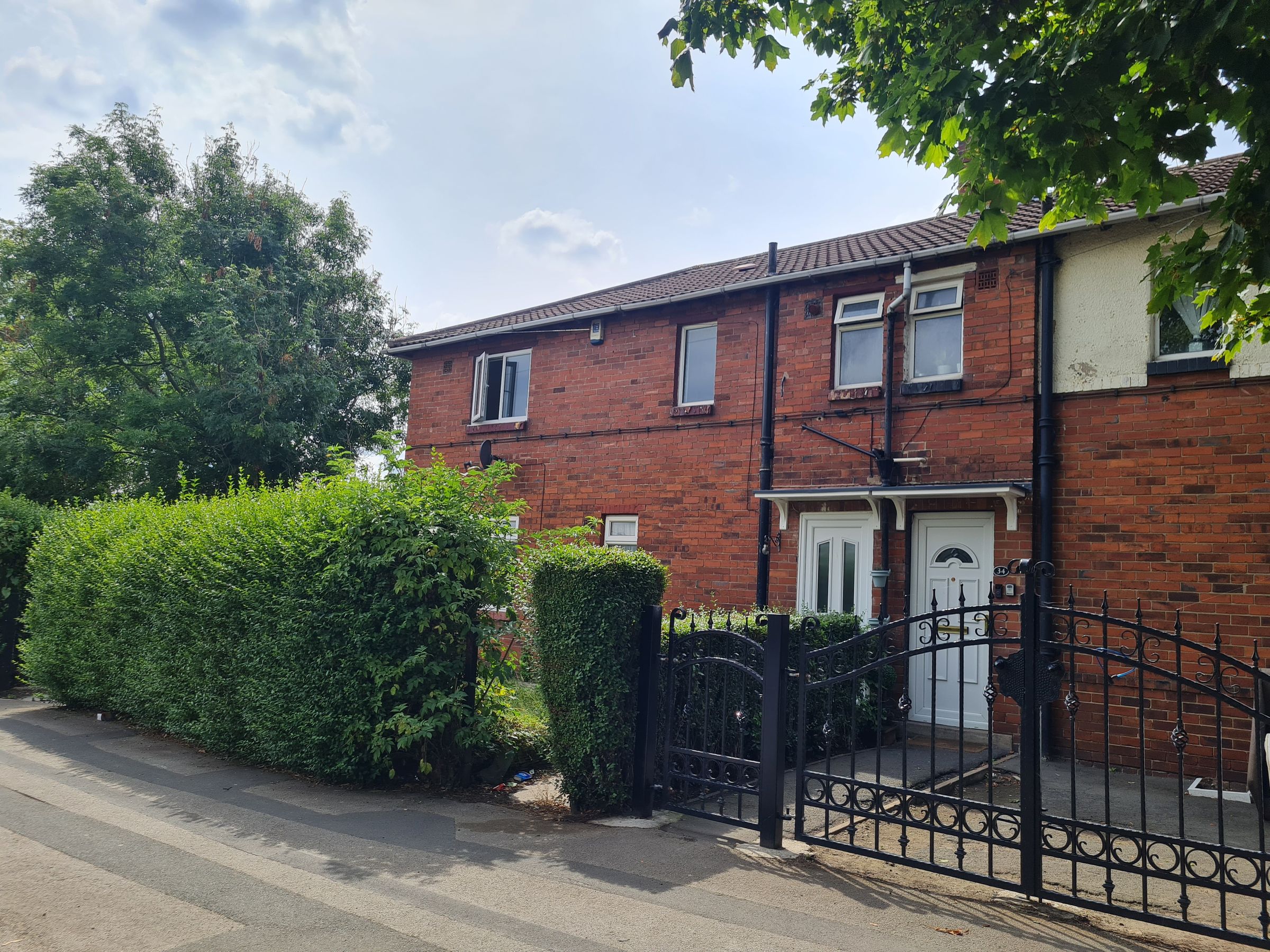 3 bed semidetached house to rent in Park Lea, Town Street, Middleton