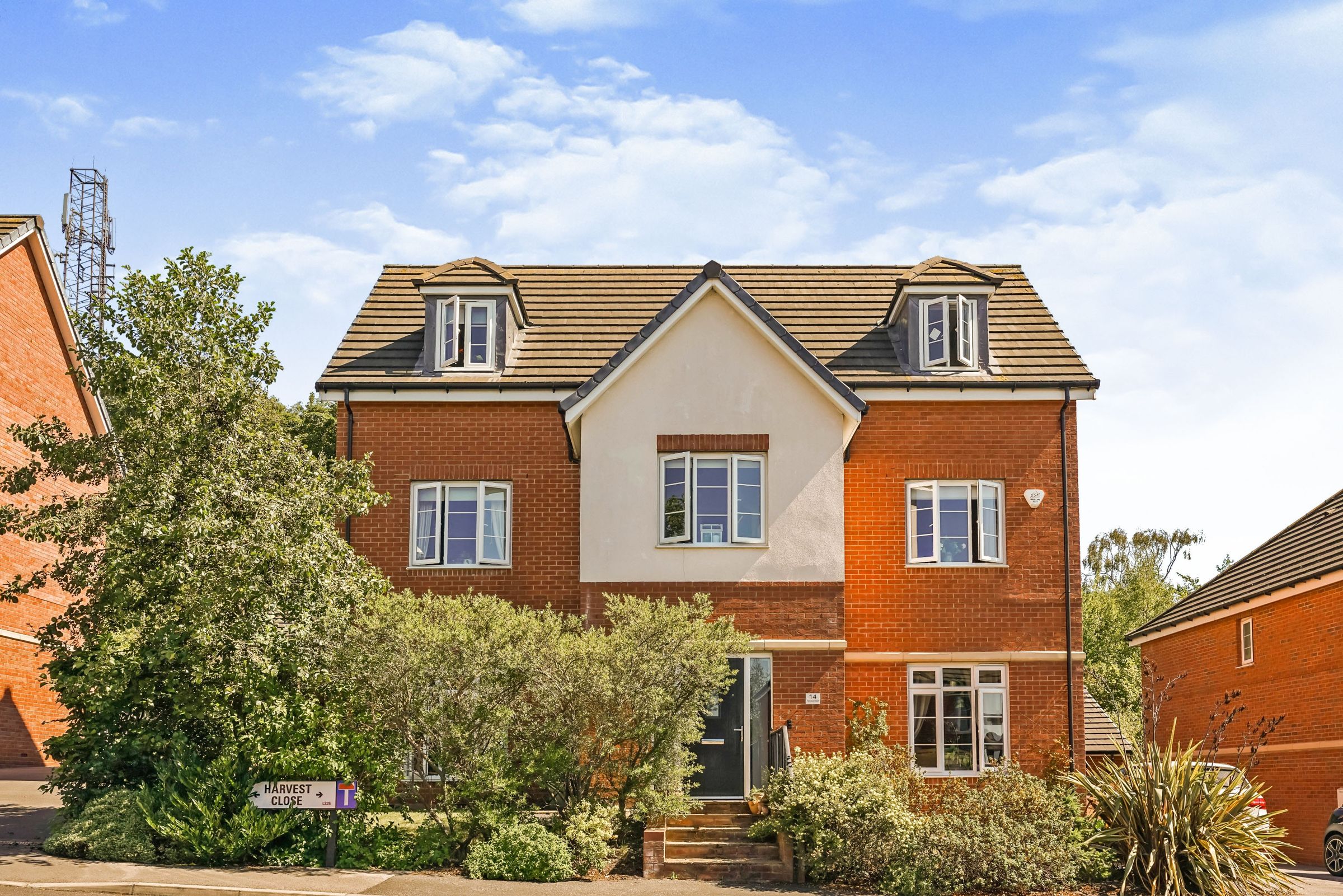 6 bed detached house for sale in Harvest Close, Garforth, Leeds, West