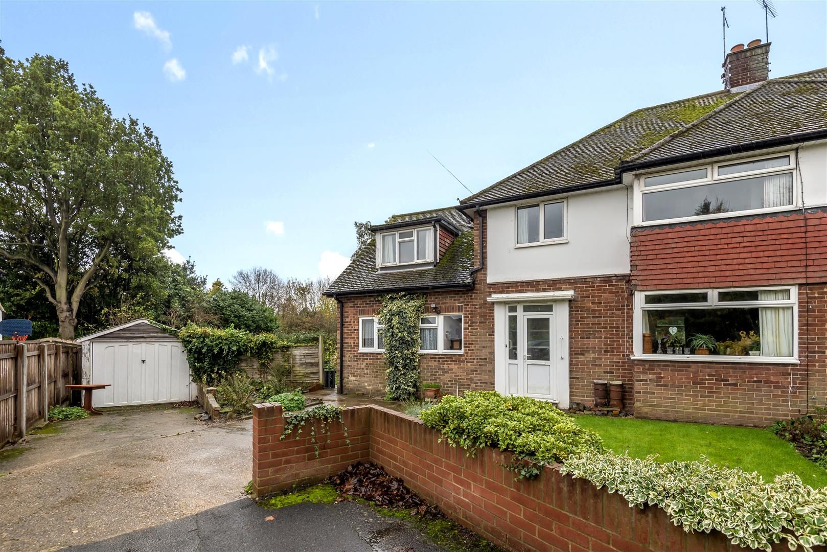 4 bed semidetached house for sale in Pine Close, Ingatestone CM4 Zoopla