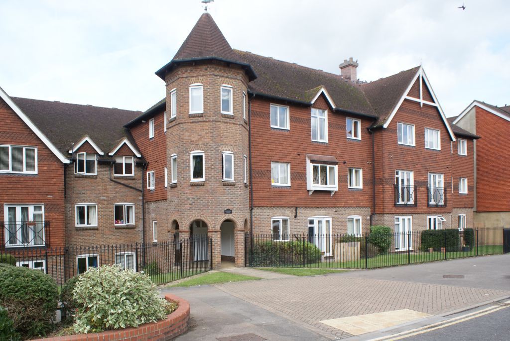 1 bed flat to rent in Ockford Road, Godalming GU7 Zoopla