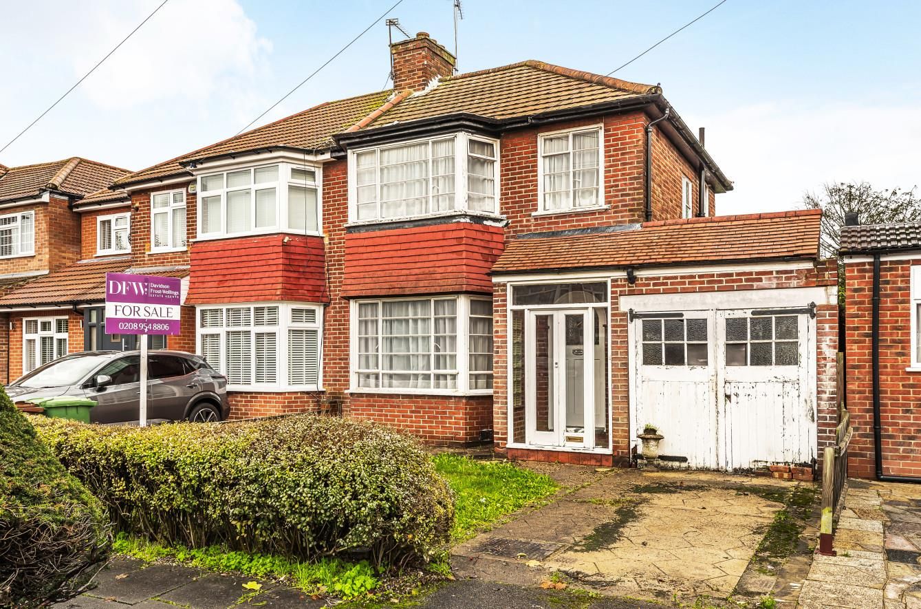 3 bed property for sale in Derwent Crescent, Stanmore HA7 Zoopla