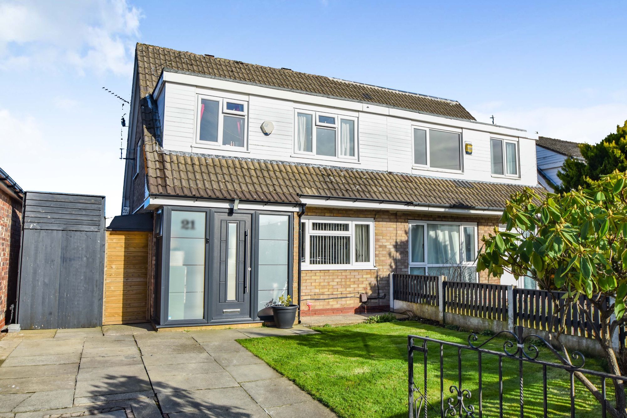 3 bed semidetached house for sale in Marston Close, Whitefield M45