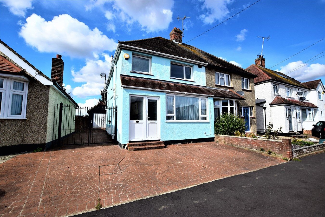 3 bed semidetached house for sale in Sunrise Avenue, Chelmsford CM1