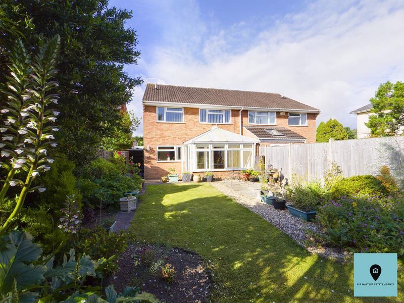 4 bed semidetached house for sale in Hucclecote Road, Gloucester GL3