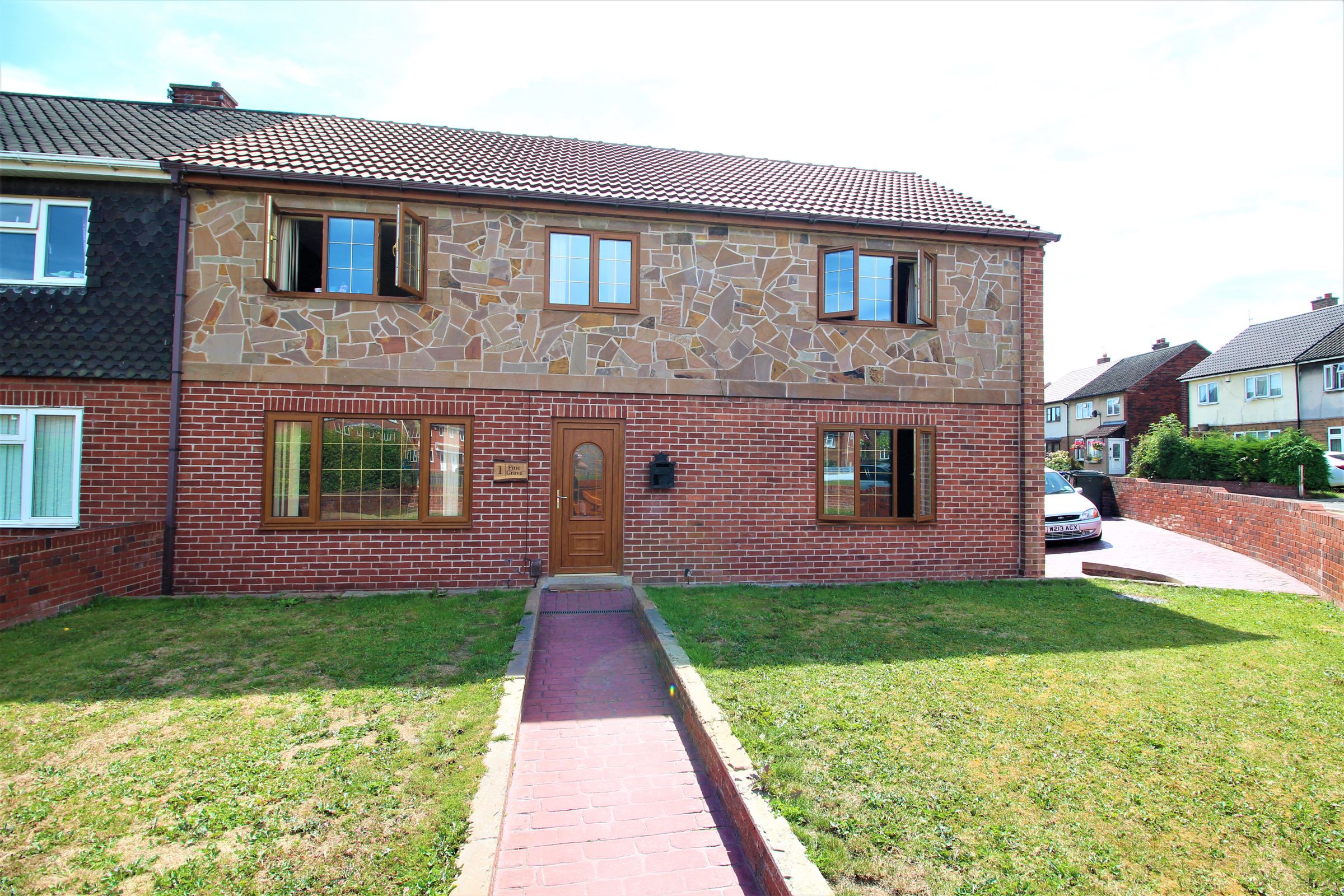 5 bed semidetached house for sale in Pine Grove, Conisbrough