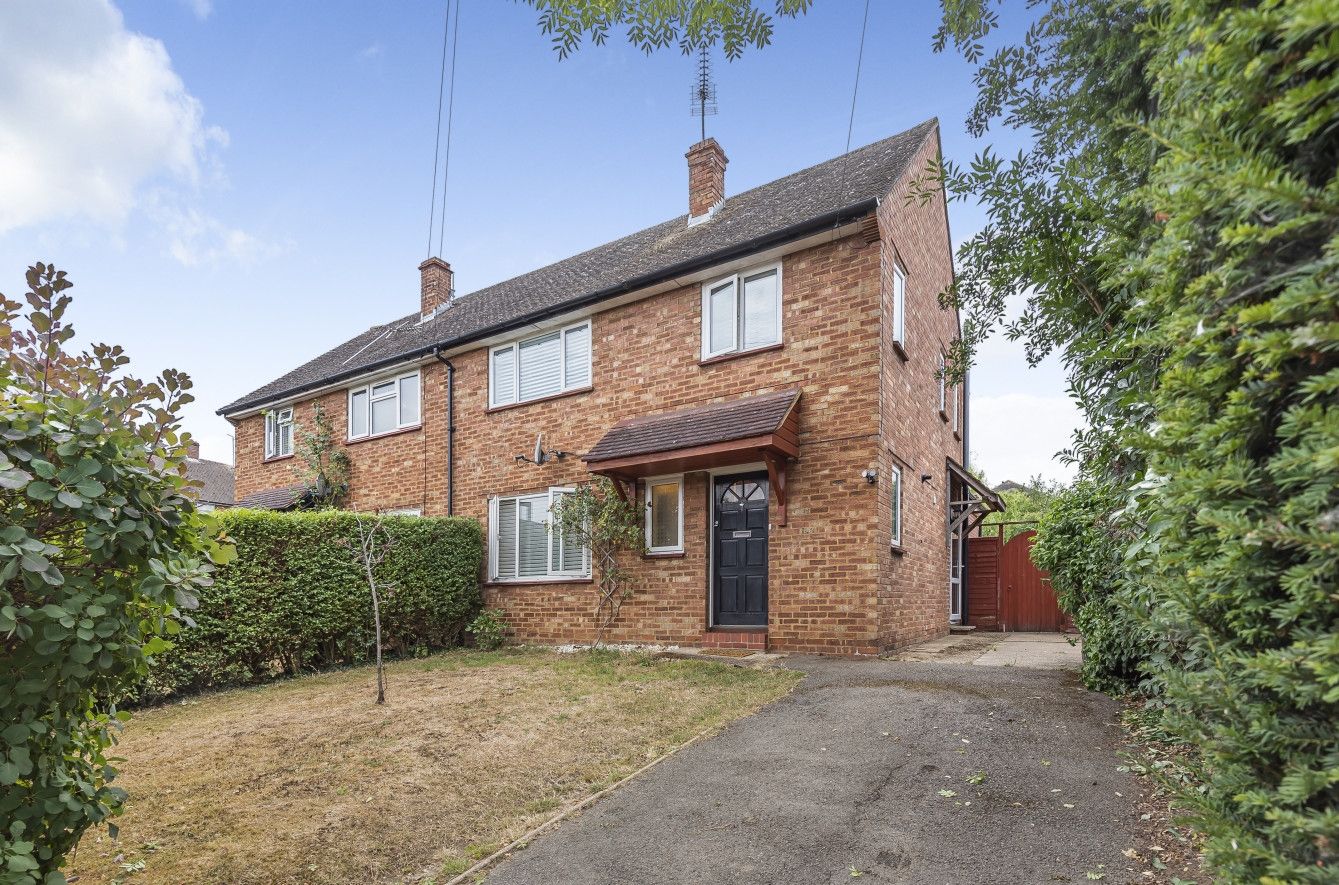 3 bed semidetached house for sale in Mills Crescent, Seal, Sevenoaks