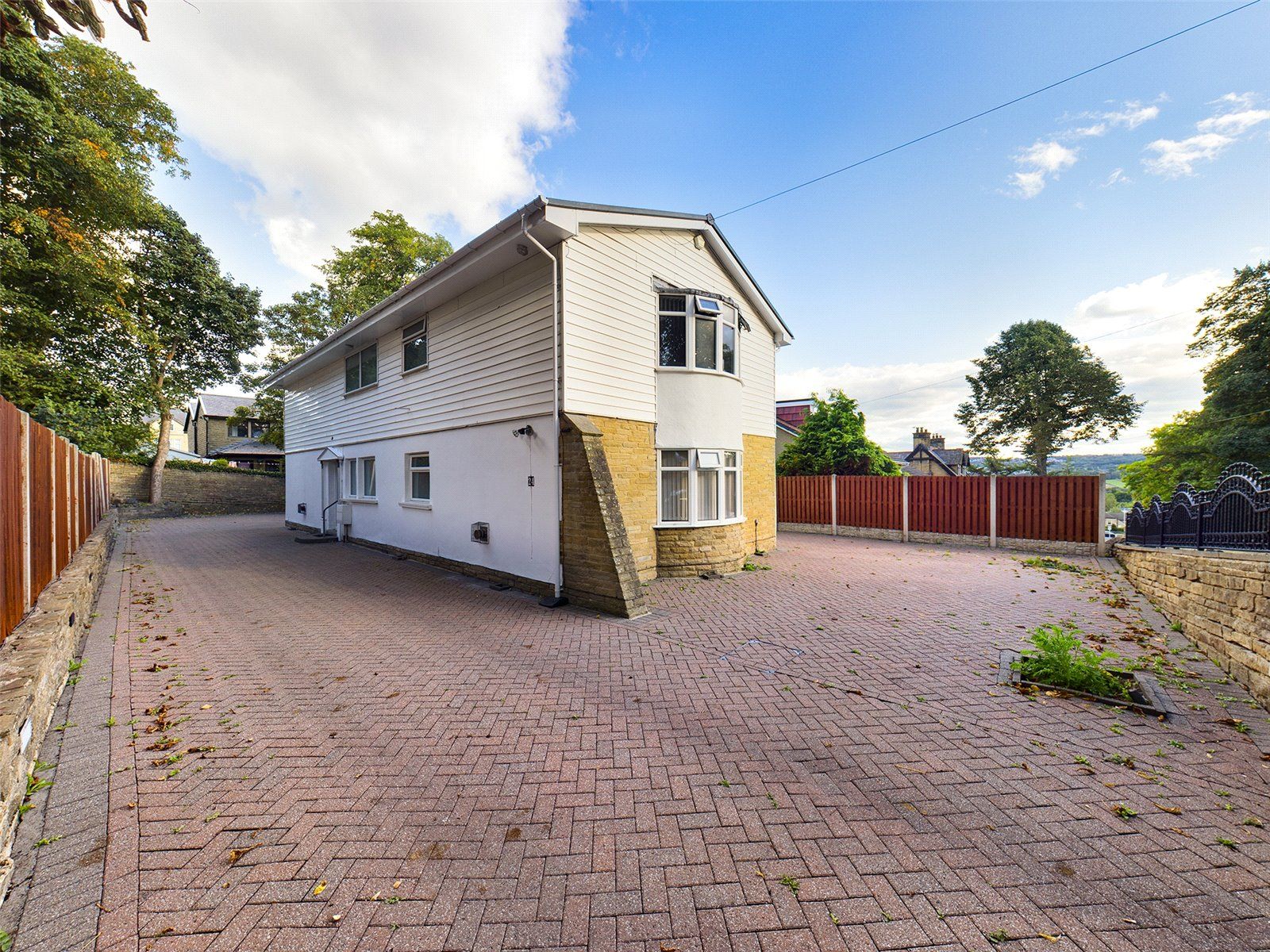 4 bed detached house for sale in Shaftesbury Avenue, Bradford, West