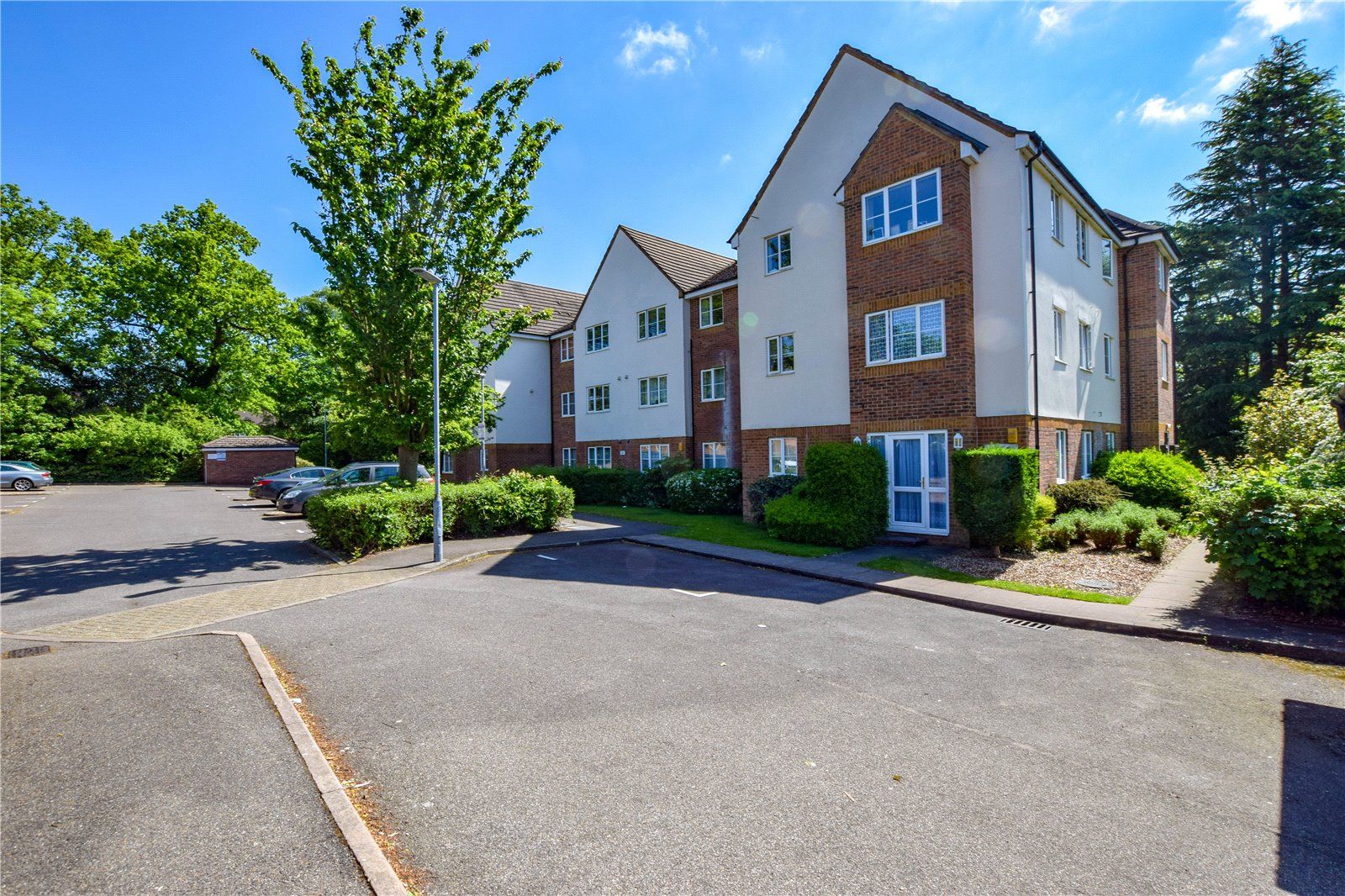 2 bed flat to rent in House, Gisburne Way, Watford, Herts