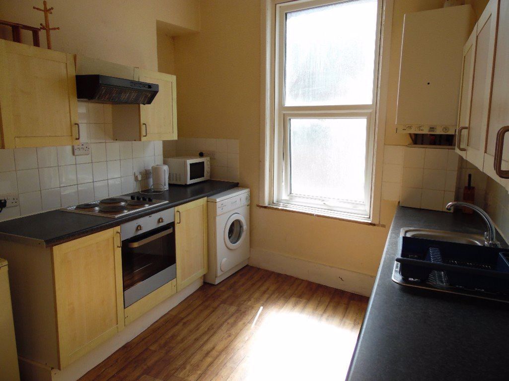 3 bed flat to rent in The Triangle, Bournemouth BH2 Zoopla
