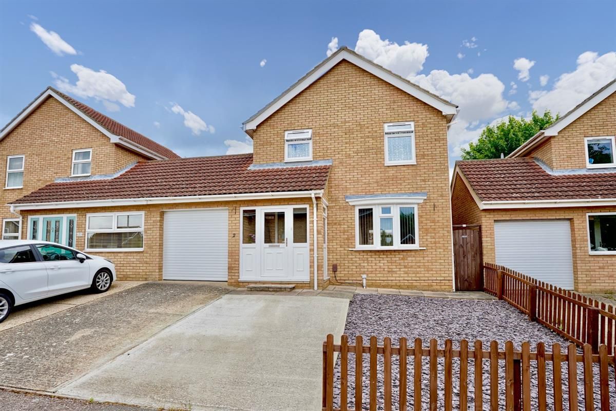 3 bed linkdetached house for sale in Royal Court, Eaton Socon, St