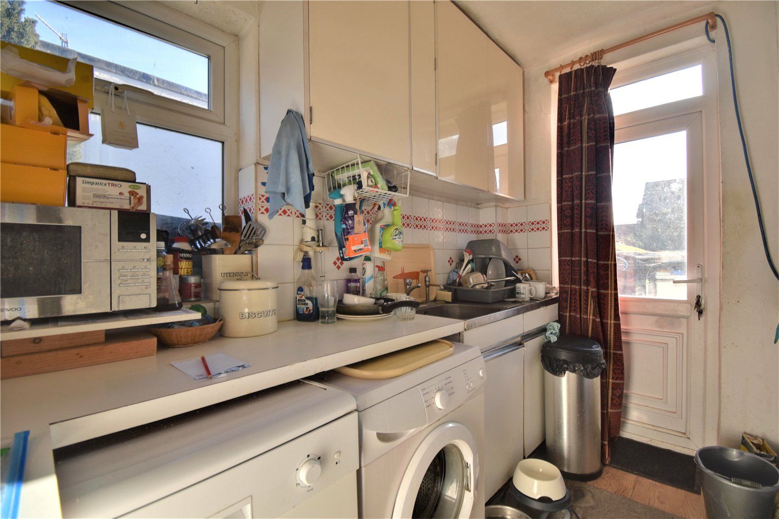 3 bed semidetached house for sale in Bucknalls Lane, Watford