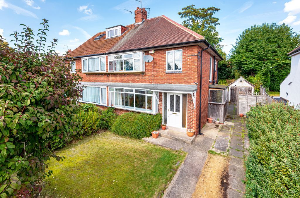3 bed semidetached house for sale in Gledhow Wood Road, Roundhay