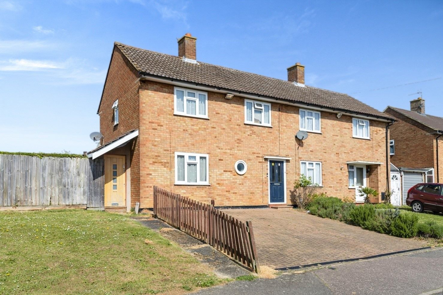 3 bed semidetached house for sale in Caslon Way, Letchworth Garden