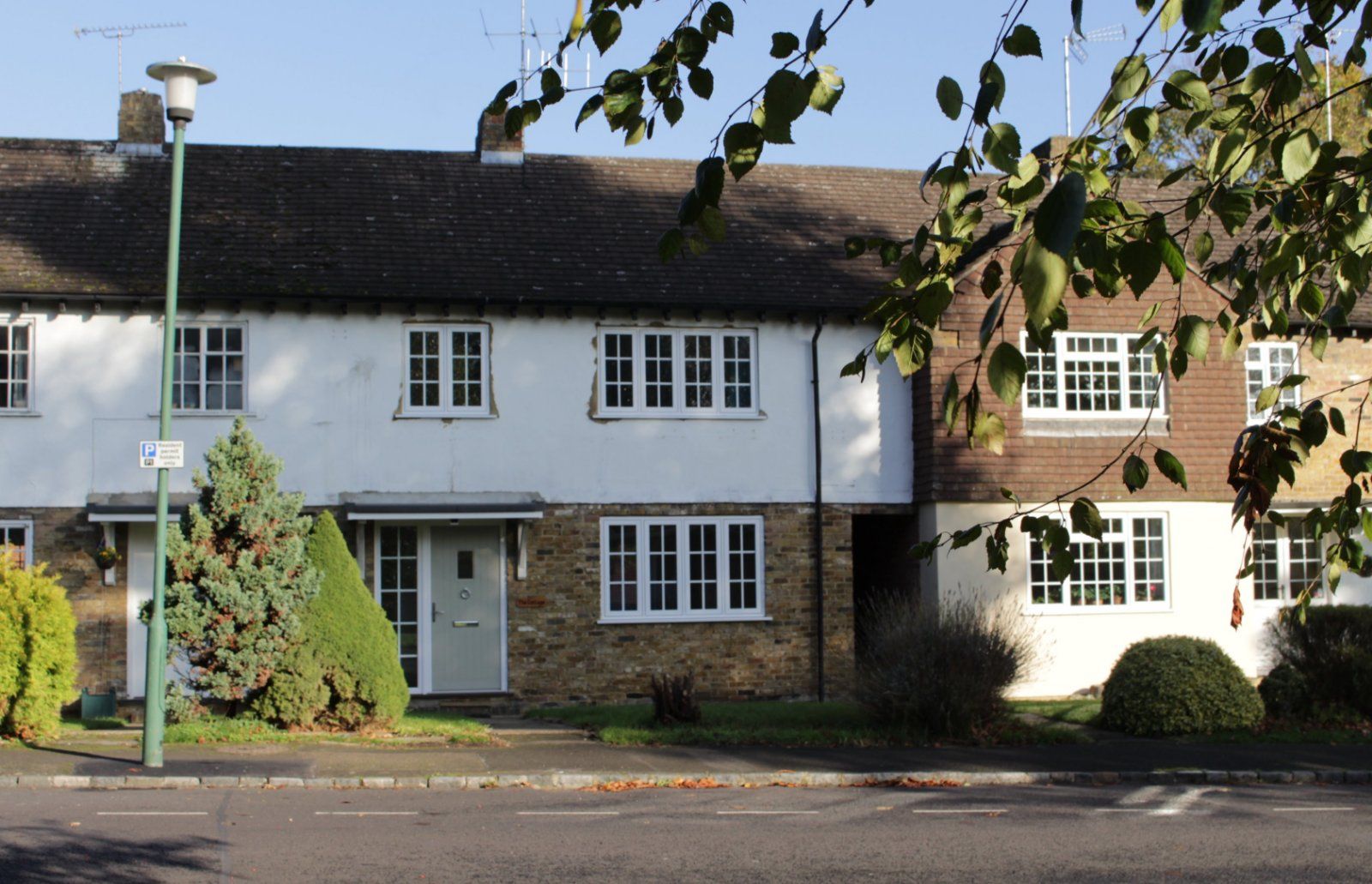 3 bed terraced house to rent in Saint James Close, Pangbourne, Reading
