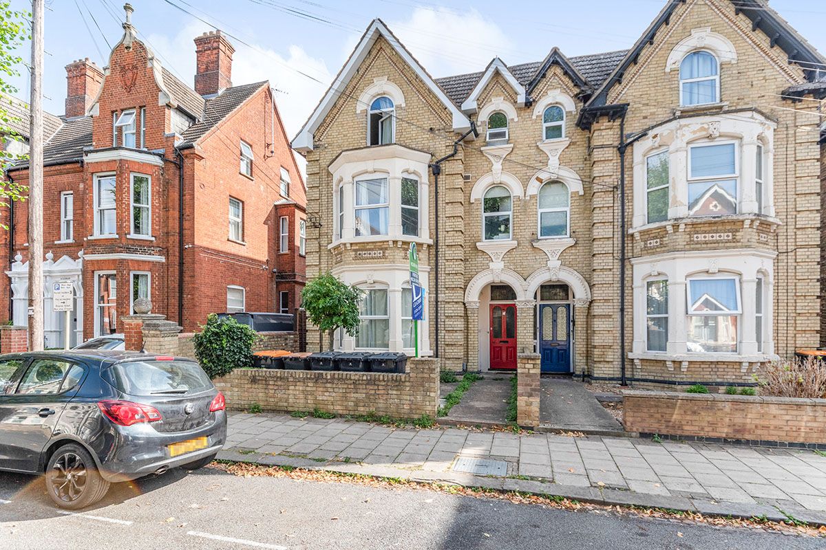 2 bed for sale in Chaucer Road, Bedford, Bedfordshire MK40