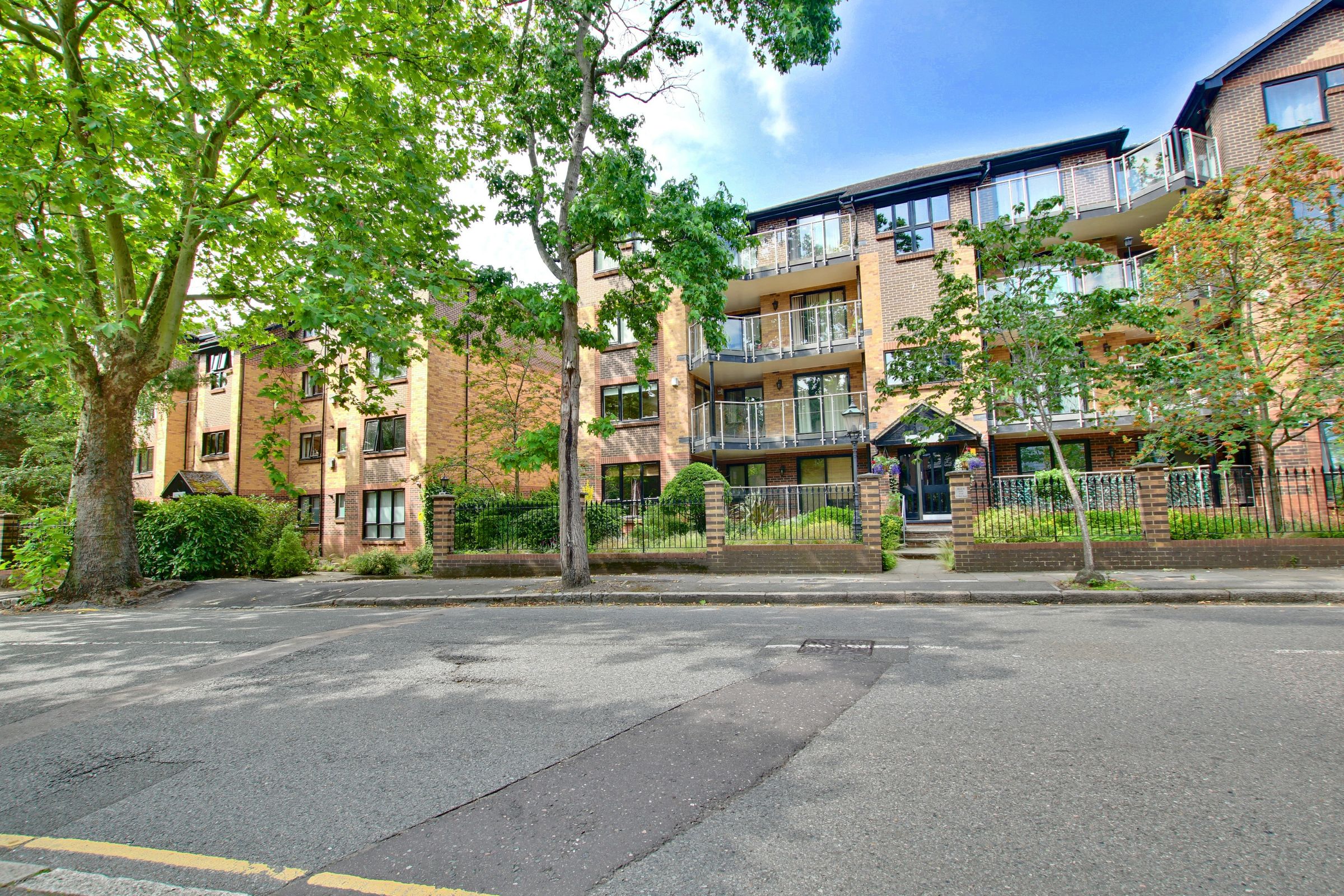 2 bed flat to rent in Blyth Road, Bromley BR1 Zoopla