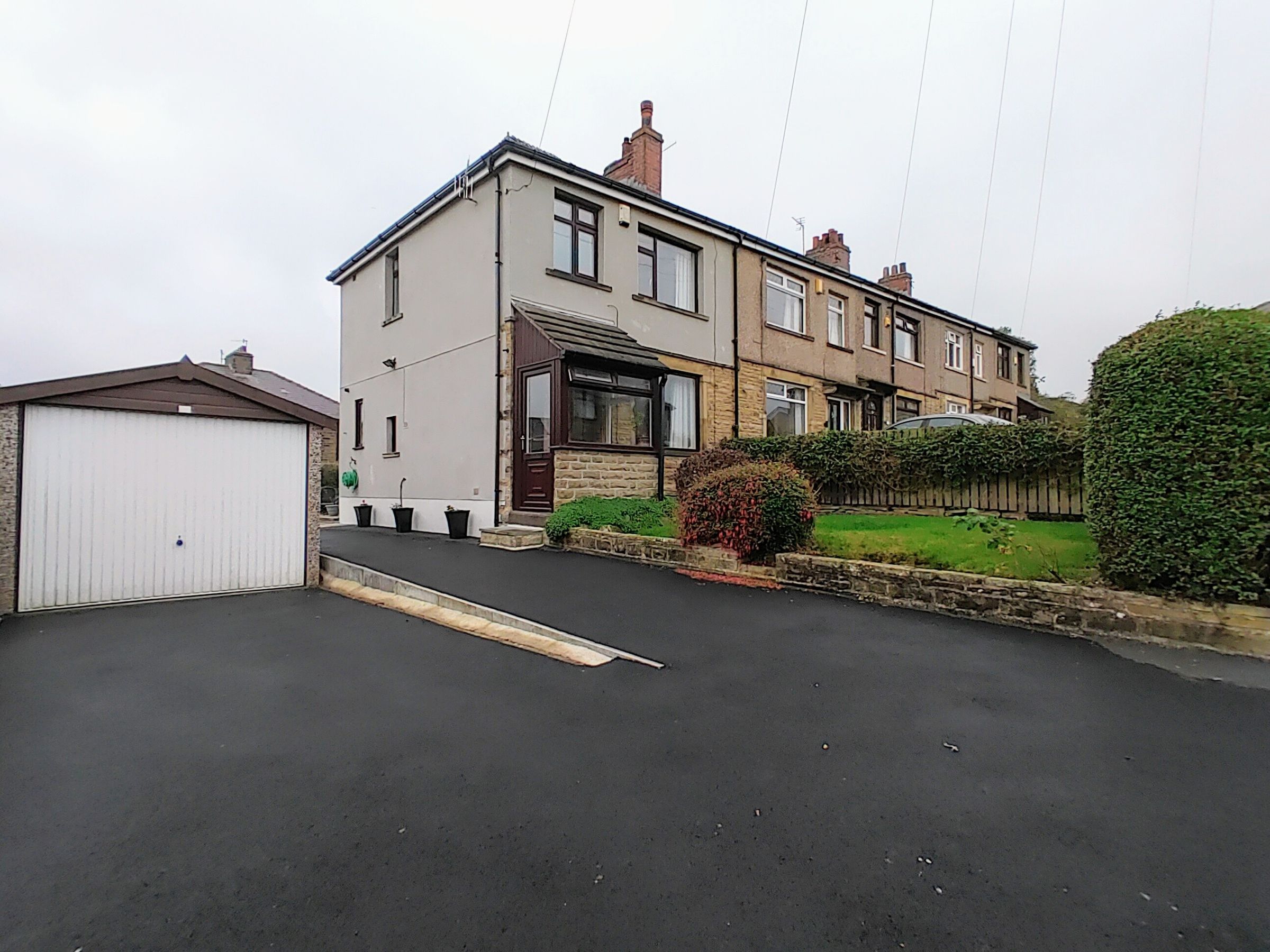 3 bed end terrace house for sale in Delph Terrace, Clayton, Bradford