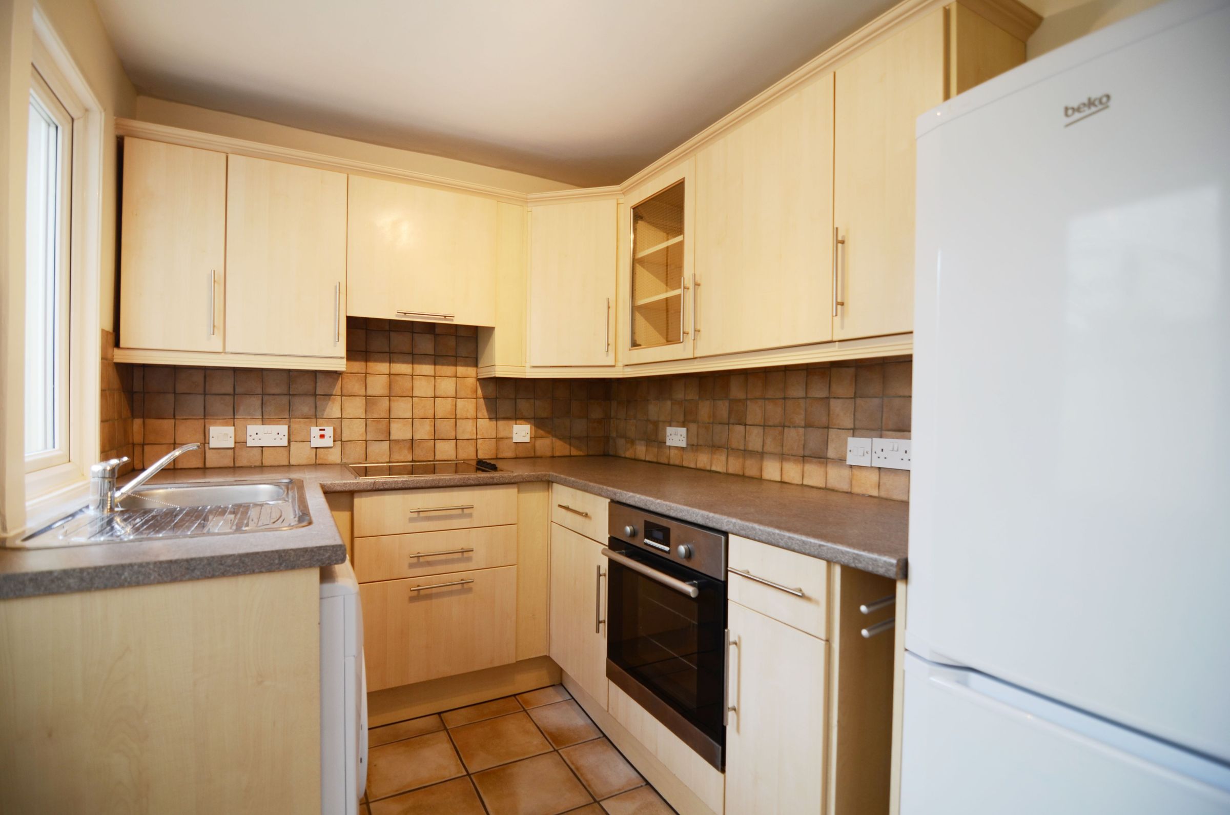 2 bed terraced house to rent in Elm Grove Road, Farnborough GU14 Zoopla