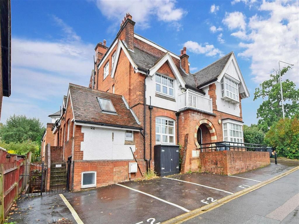 2 bed flat for sale in Baltic Road, Tonbridge, Kent TN9 Zoopla