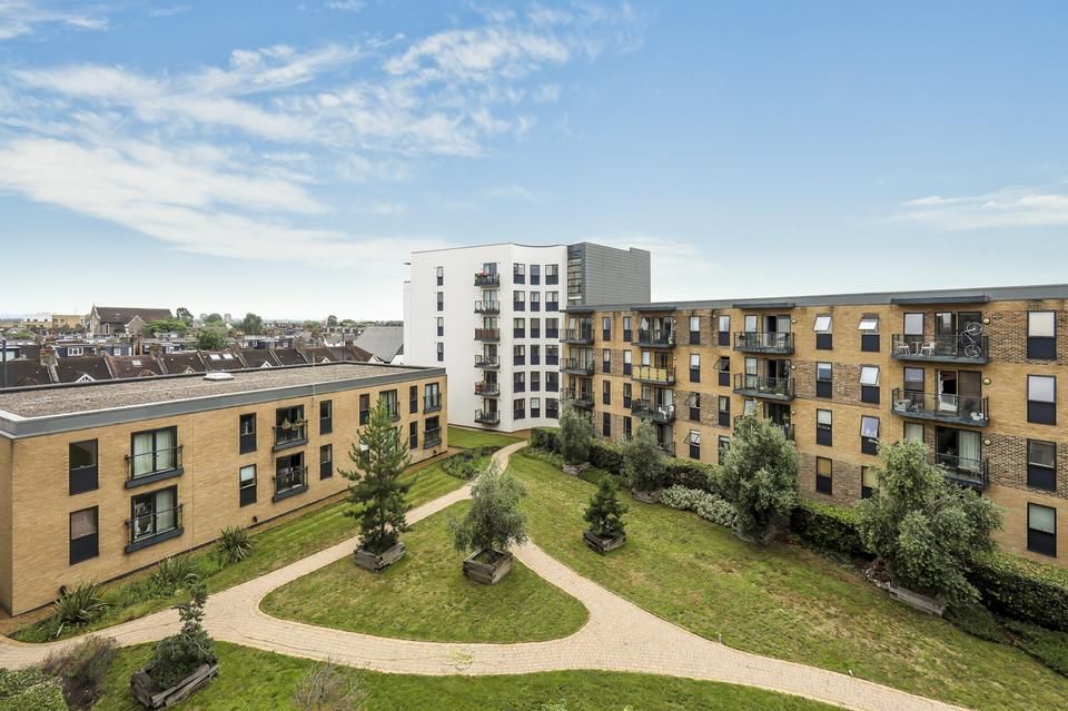 2 bed flat for sale in Durnsford Road, London SW19 Zoopla