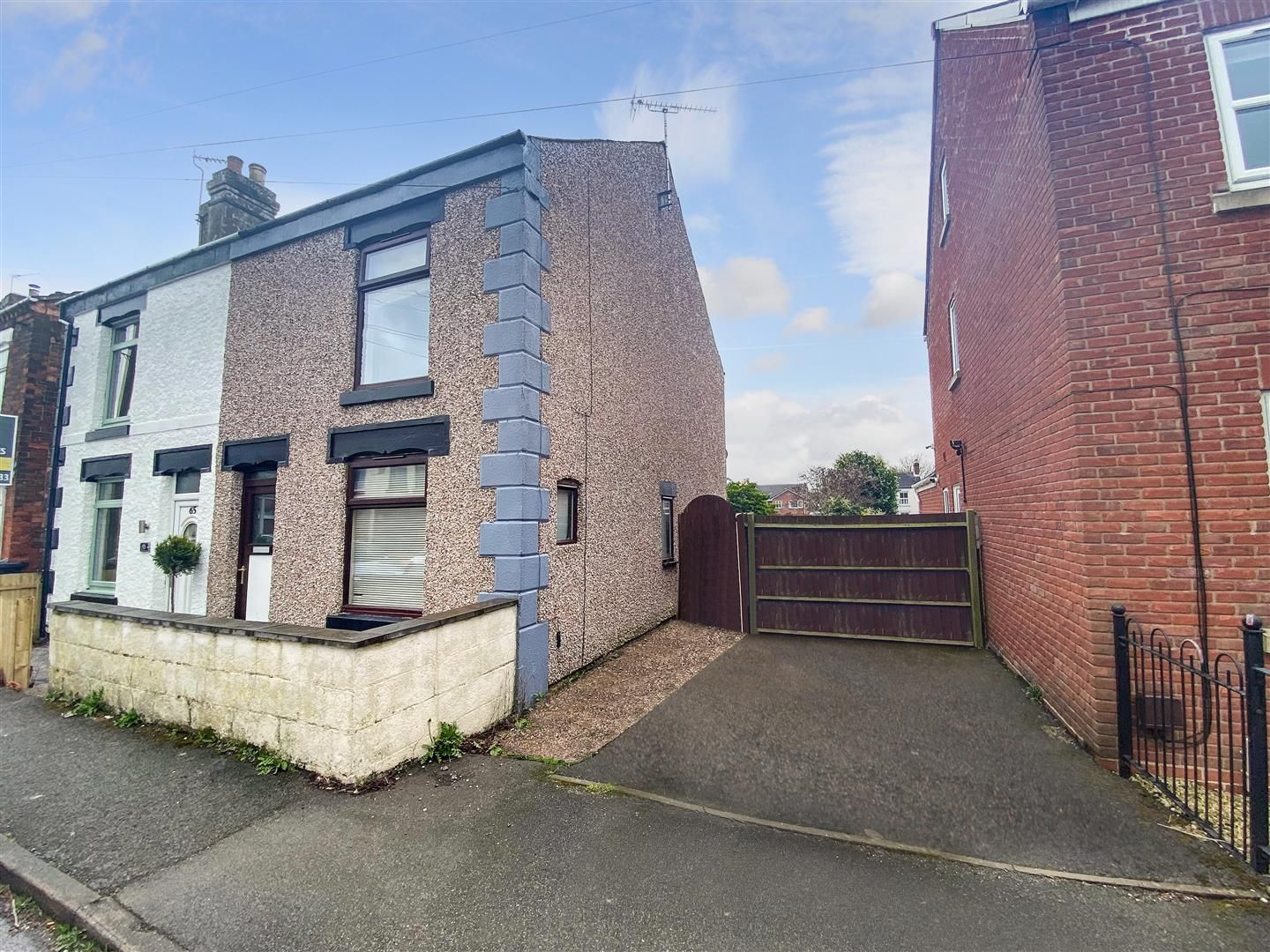 2 bed semidetached house for sale in Oxford Street, Church Gresley