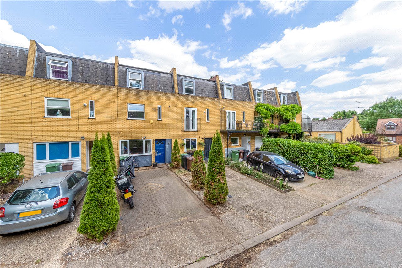 3 bed terraced house for sale in Brinsmead, Frogmore, St. Albans AL2