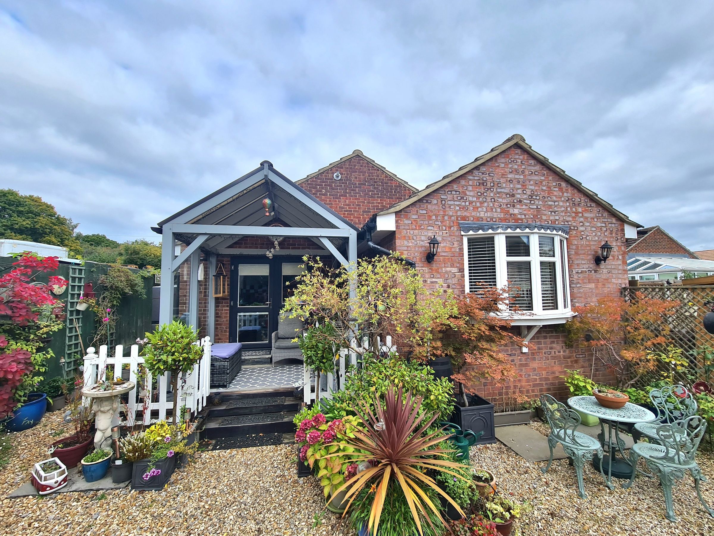 2 bed bungalow for sale in West Street, Tadley RG26 Zoopla