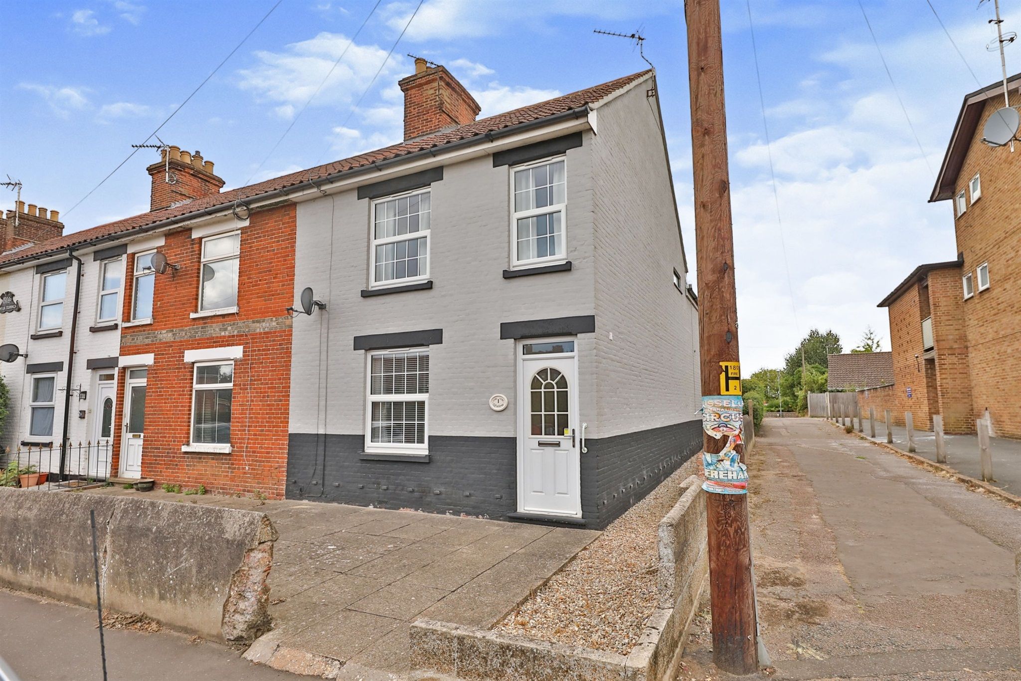 3 bed end terrace house for sale in Clifton Terrace, Southend, Dereham