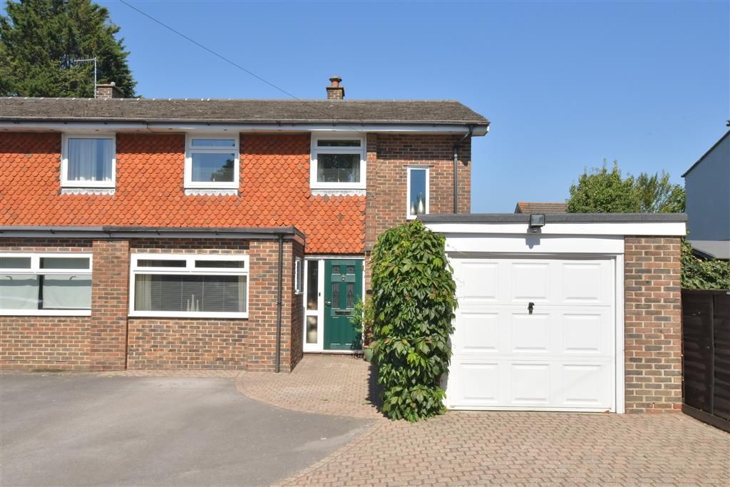 4 bed semidetached house for sale in Stockbridge Road, Donnington