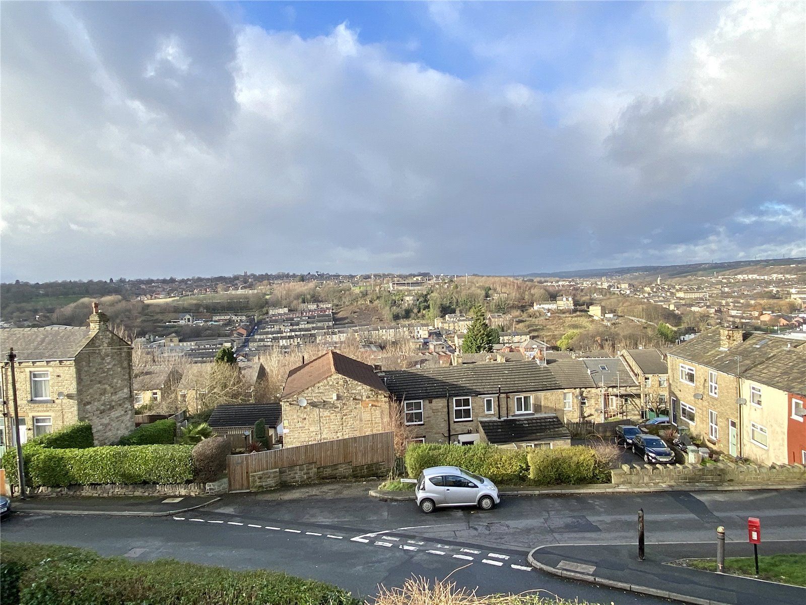 4 bed semidetached house for sale in Commonside, Hanging Heaton