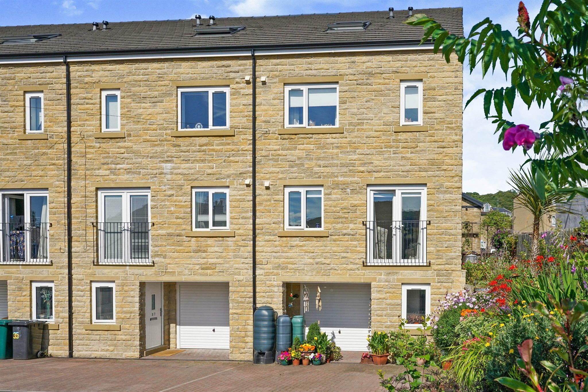 4 bed end terrace house for sale in Kings Road, Bingley BD16 Zoopla