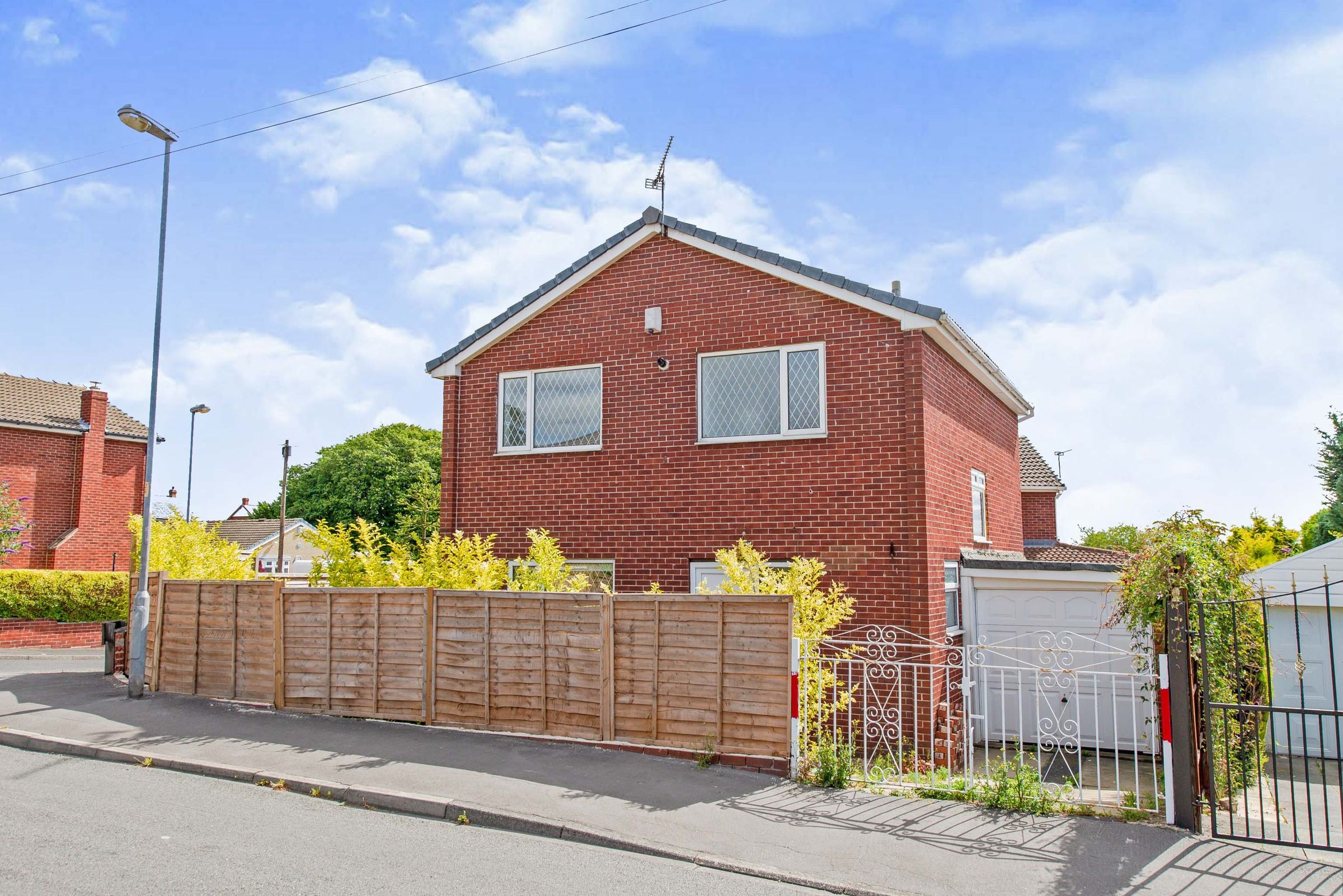 3 bed detached house for sale in Gypsy Lane, Townville, Castleford