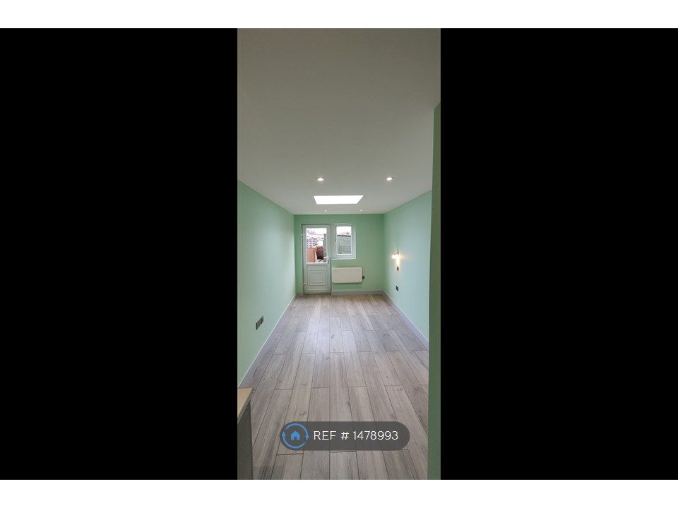 Room to rent in Cranford Park Road, Hayes UB3 Zoopla