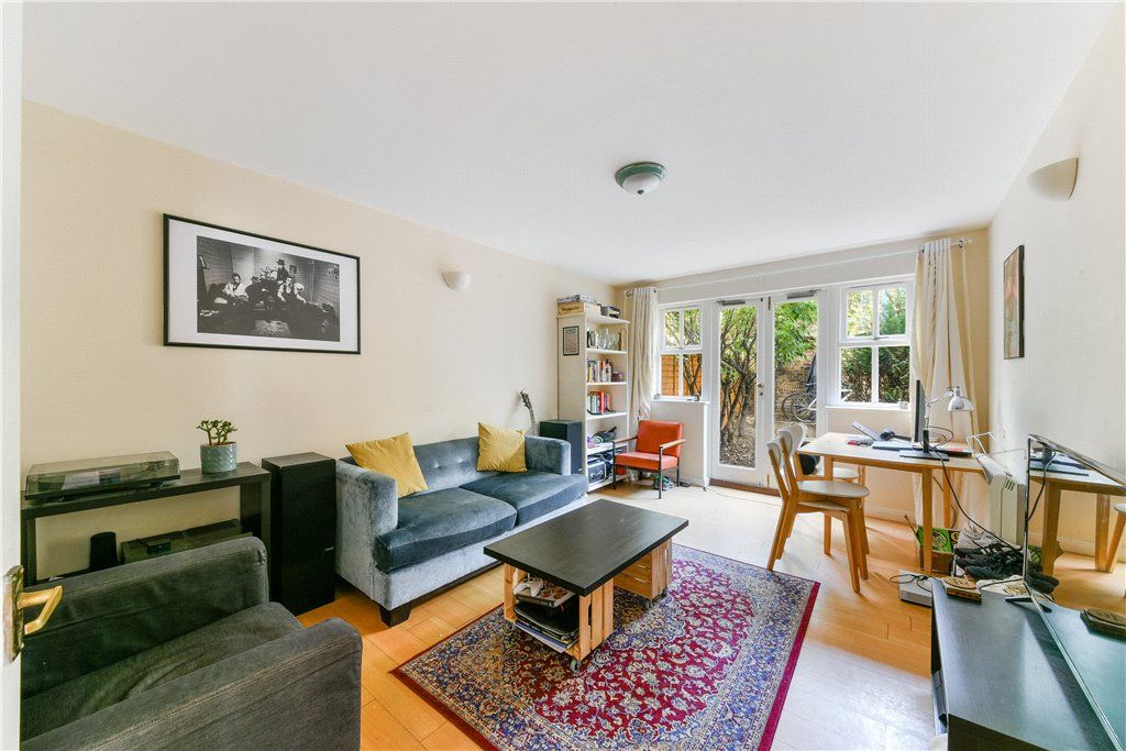 Cleveland Grove, Whitechapel, London E1  