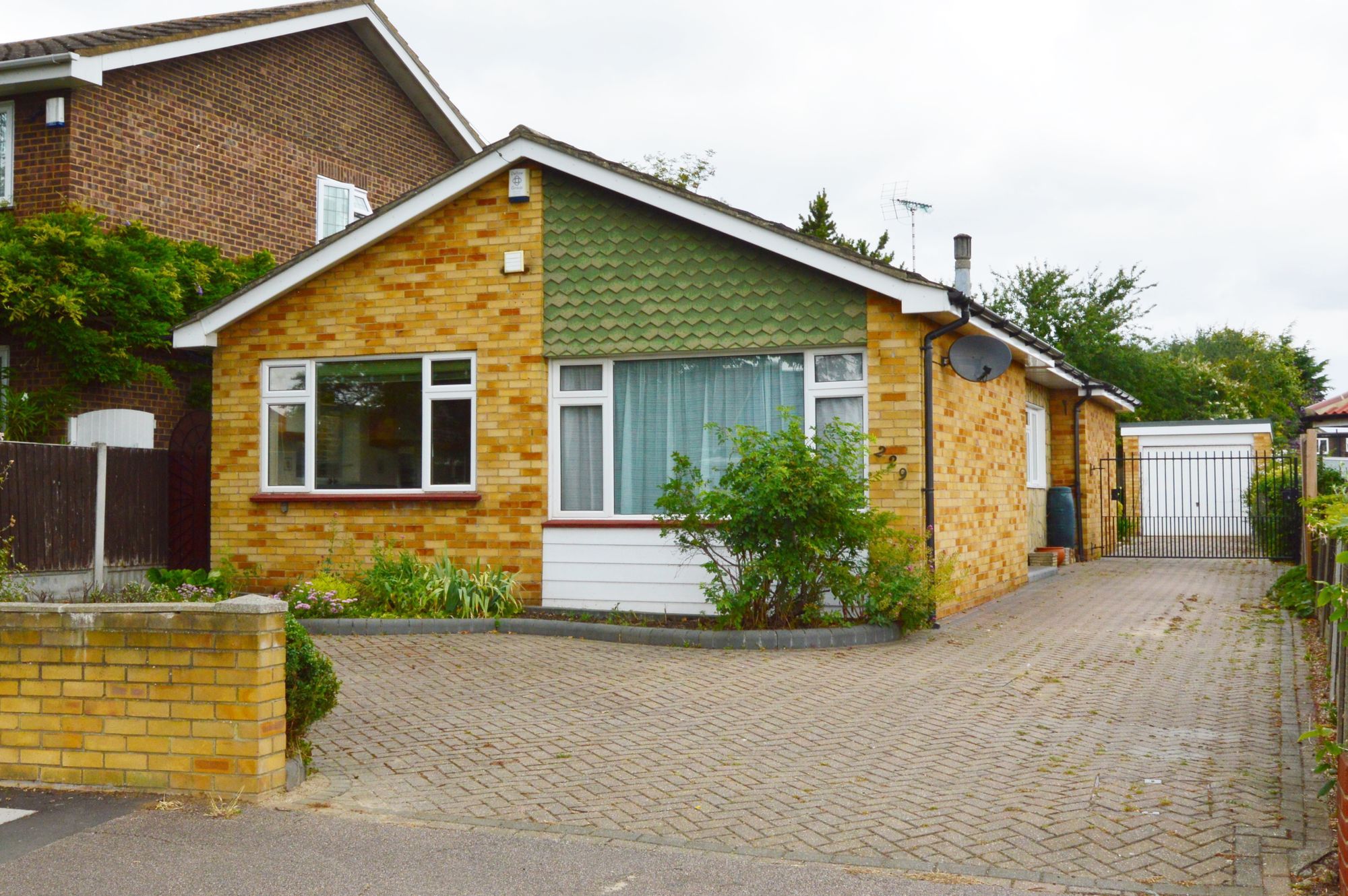 3 bed semidetached house for sale in Eastwood Road North, LeighOnSea