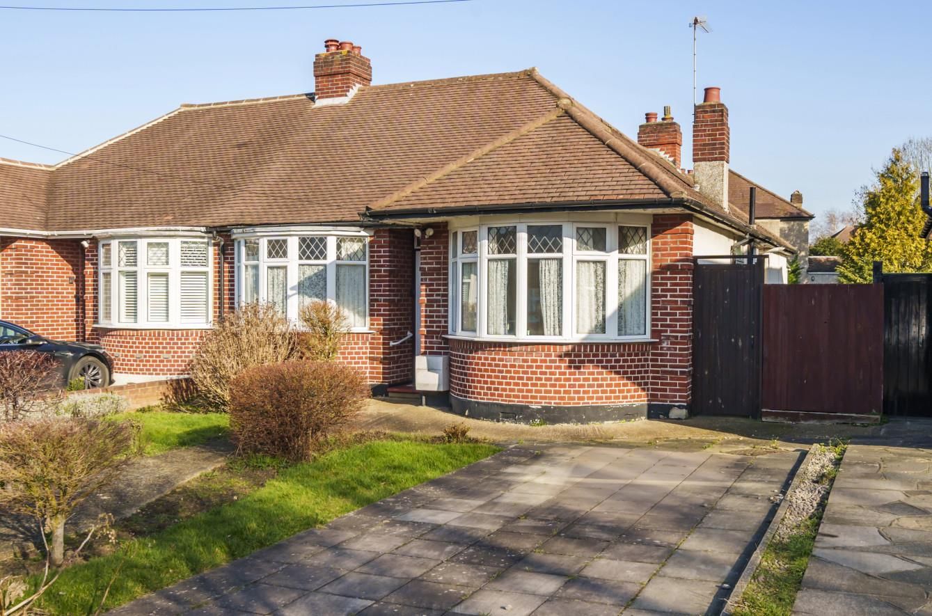 3 bed semidetached bungalow for sale in Newbury Gardens, Stoneleigh