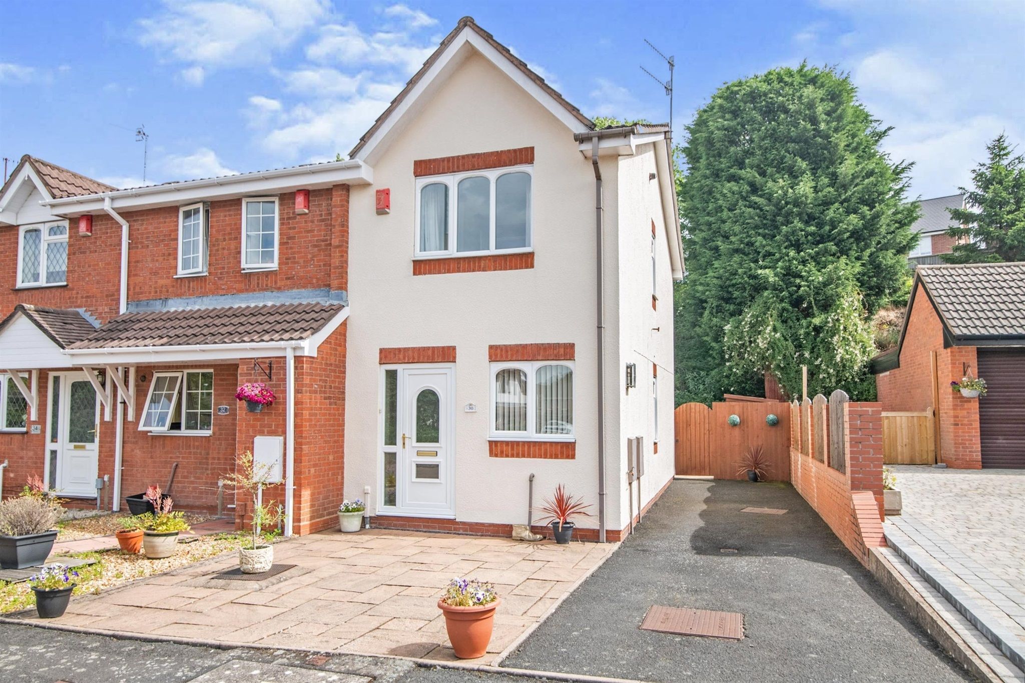 2 bed end terrace house for sale in Fieldfare Close, Cradley Heath B64