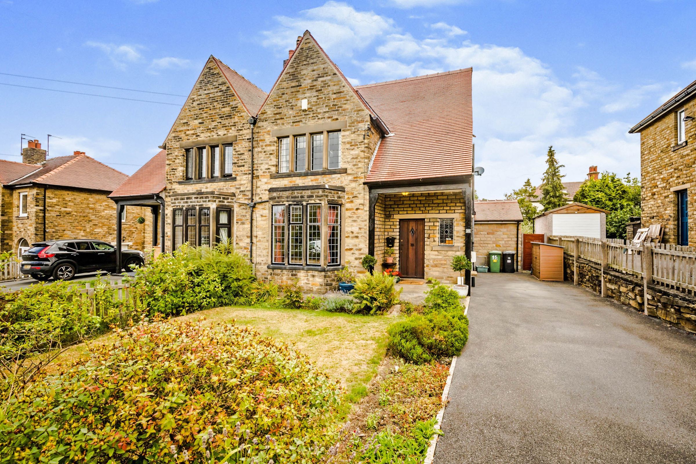 4 bed semidetached house for sale in Broadgate, Almondbury