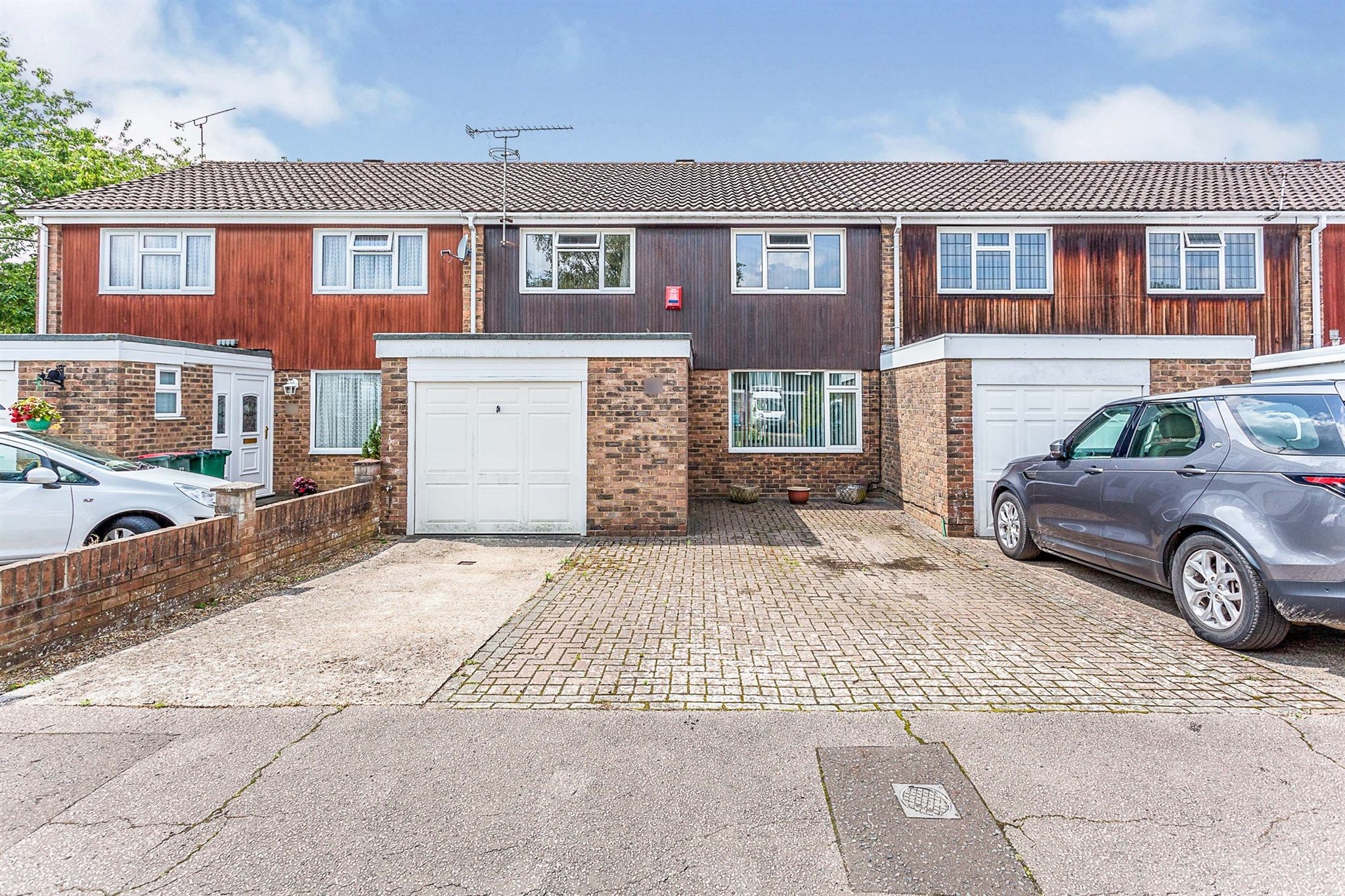 Epsom Road, Furnace Green, Crawley RH10  