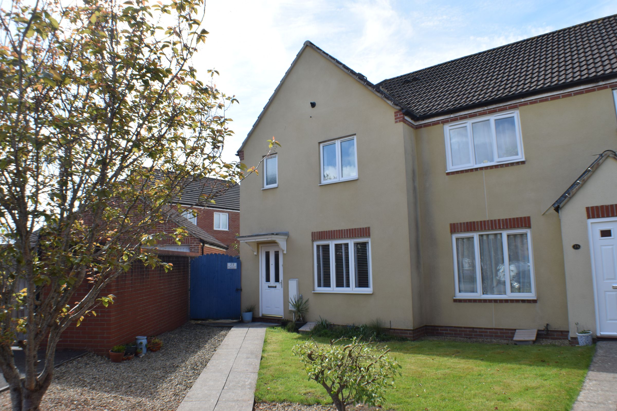3 bed semidetached house for sale in Meadowlands Avenue, Bridgwater