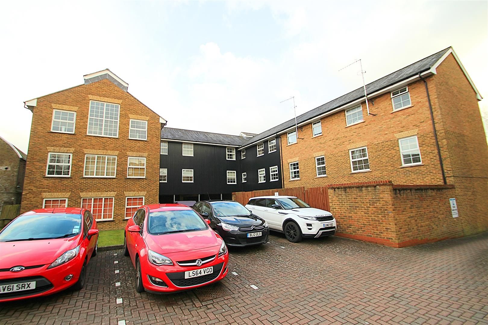 2 bed flat to rent in Fourdrinier Way, Apsley, Hemel Hempstead HP3 Zoopla