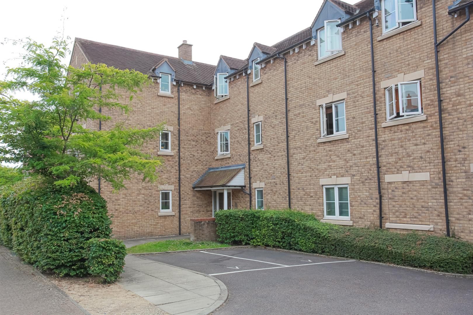 2 bed flat for sale in Rosemary Drive, Banbury OX16 Zoopla