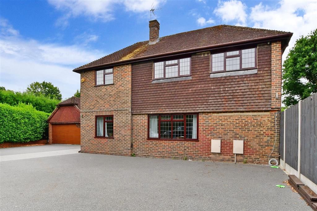 4 bed detached house for sale in Comptons Lane, Horsham, West Sussex